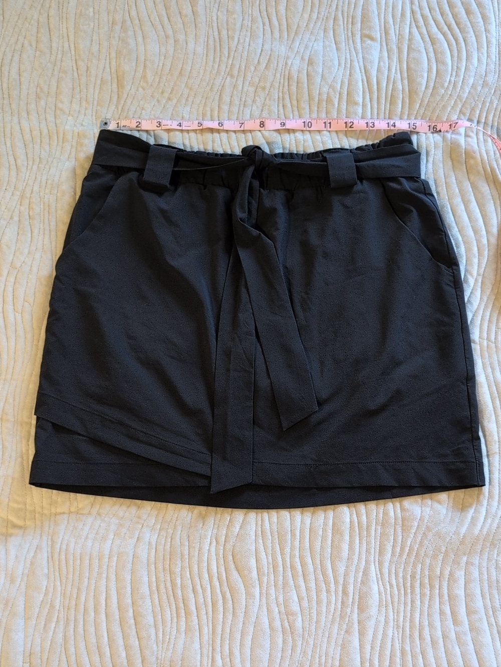 Athleta Size Medium M Black Mini Skort with Self-Tie Waist Used